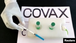 FILE PHOTO: A nurse prepares to administer the AstraZeneca/Oxford vaccine under the COVAX scheme against the coronavirus disease (COVID-19) at the Eka Kotebe General Hospital in Addis Ababa, Ethiopia March 13, 2021. REUTERS/Tiksa Negeri/File Photo