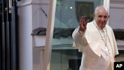 Le pape Francis arrive à la Nunciature à Bogota, pour une viste de 5 jours en Colombie, le 6 septembre 2017.