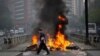 Demonstran Anti-Pemerintah Blokir Jalan di Kota-kota Venezuela