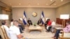 Reunión de siete alcaldes hondureños con el presidente de El Salvador, Nayib Bukele, en San Salvador, en que este último prometió donar vacunas contra COVID-19. Foto cortesía de los alcaldes hondureños. 