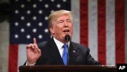 Presiden Donald Trump memberikan pidato kenegaraannya yang pertama di Gedung Capitol, 30 Januari 2018.