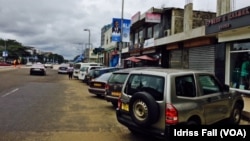 Les images d'Ali Bongo sur partout à Libreville, au Gabon, le 24 août 2016. (VOA/Idriss Fall)