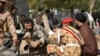 Dalam foto yang dirilis Kantor Berita Pelajar Iran, ISNA, tampak anggota pasukan militer Iran dan warga sipil berlindung dari serangan bersenjata dalam parade militer untuk memperingati 38 Tahun Invasi Irak 1980 ke Iran, di Kota Ahvaz, barat daya Iran, Sabtu, 22 September 2018.
