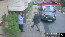 Dernière image de l'éditorialiste Jamal Khashoggi, collaborateur du Washington Post, à l’entrée du consulat saoudien d'Istanbul,
