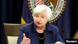 FOTO ARSIP – Kepala Bank Sentral AS, Janet Yellen, berbicara pada konferensi pers setelah rapat Federal Open Market Committee (FOMC) yang berlangsung selama dua hari di Washington, 15 Maret 2017 (foto: Yuri Gripas/REUTERS/Foto Arsip)