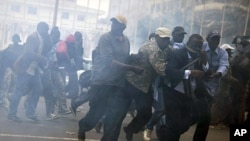 Para contornar as sucessivas manifestações da oposição o governo senegalês proibiu a realização de protestos na baixa de Dacar