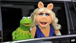 Kermit the Frog and Miss Piggy arrive at the World Premiere of "Muppets Most Wanted," March 11, 2014, in Los Angeles.