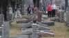 500 tombes profanées dans un cimetière juif de Philadelphie