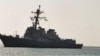 El destructor Winston Churchill de la armada estadounidense se prepara para atracar en la ciudad oriental de Port Sudan, Sudán, el 1 de marzo de 2021.