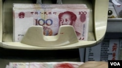 Tiongkok memrotes langkah Kongres AS yang meloloskan RUU sanksi AS terhadap Tiongkok atas manipulasi yuan, berupa bea impor yang lebih tinggi.