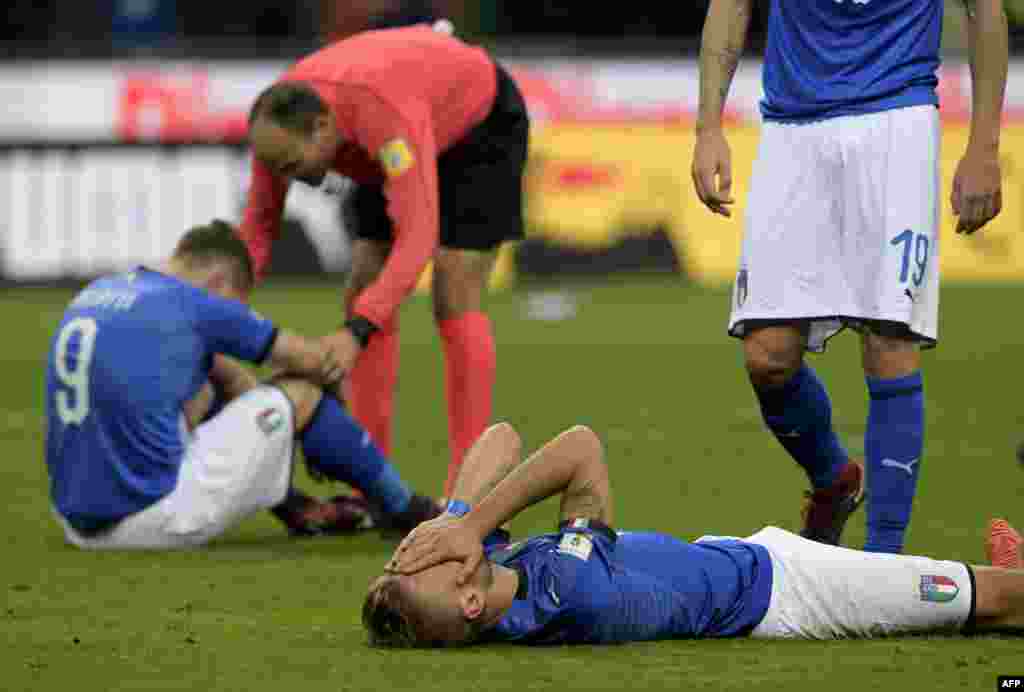 L'attaquant italien Ciro réagit à la fin du match de qualification de la Coupe du monde de la Fifa 2018 entre l'Italie et la Suède, le 13 novembre 2017 au stade San Siro de Milan.