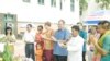 លោក​ឯកអគ្គរដ្ឋទូត​​​ អនុទូត​ និង​មន្រ្តី​ប្រចាំ​ស្ថានទូត​សហរដ្ឋ​អាមេរិក​នៅ​កម្ពុជា​ធ្វើការ​អុជធូប​បួងសួង​ក្នុង​ស្ថានទូត​មុន​នឹង​កម្មវិធី​សូត្រ​មន្ត​ចូល​ឆ្នាំ​ថ្មី​​កាលពី​ថ្ងៃទី​០៦ មេសា ២០១៨។(ទុំ ម្លិះ/VOA)