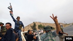 Pasukan pemberontak Libya berusaha merebut kota di sebelah barat ibukota Tripoli.