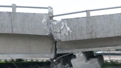 Una persona fallece en Guayaquil, aplastada por el puente de la Avenida de las Américas