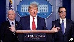 El presidente trump se dirige a la prensa en la Casa Blanca para informar sobre la lucha de EE.UU. contra el avance de la pandemia de coronavirus.