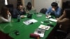 지난 23일 서울 종로구 사무실에서 통일 매거진 '더 무브먼트' 회원들이 편집회의를 하고 있다.