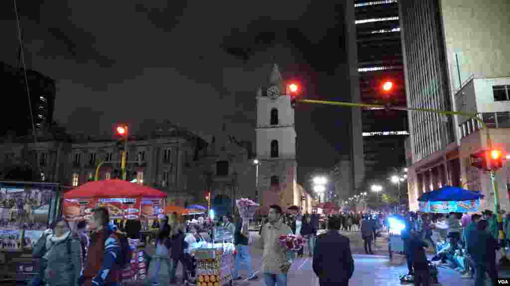 La más reciente encuesta del Departamento Nacional de Estadísticas DANE, indica que de los migrantes que han llegado en los últimos 12 meses a Colombia, 330 mil están incorporados en alguna actividad productiva. De ellos, 61 mil están dedicados a las ventas ambulantes.