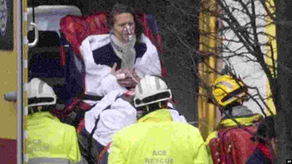 Evacuation d'une victime à Bruxelles, le 22 mars 2016.