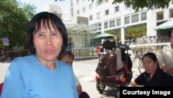 2013年8月曹顺利在外交部接受采访时的一张照片，这也是她被抓之前最后一张照片（参与网照片）