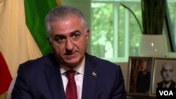 شاهزاده رضا پهلوي د امریکاغږ ایران څانګې سره د مرکې پر وخت
