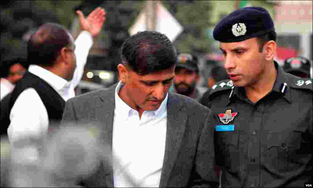  اعلیٰ پولیس افسران حملے کی تفصیلات معلوم کررہے ہیں