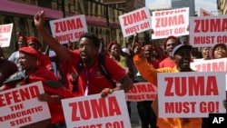 Des militants protestent dans les rues de Pretoria, en Afrique du Sud, le 2 novembre 2016.
