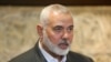 Pemimpin Hamas, Ismail Haniyeh, berbicara setelah melangsungkan pertemuan dengan anggota parlemen Lebanon Nabih Berri di Beirut, pada 28 Juni 2021. (Foto: Reuters/Aziz Taher)