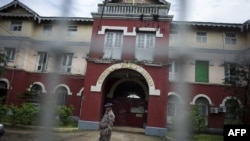 နာမည်ဆိုးနဲ့ ကျော်ကြားတဲ့ အင်းစိန်အကျဉ်းထောင် ဗူးဝမြင်ကွင်း။ (၂၇ ဇွန် ၂၀၁၆)