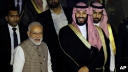 ព្រះអង្គ​ម្ចាស់រជ្ជទាយាទ Mohammed bin Salman នៃ​ប្រទេស​អារ៉ាប៊ី ​សាអូឌីត និងនាយករដ្ឋមន្រ្តីឥណ្ឌាលោក ​Narendra Modi។
