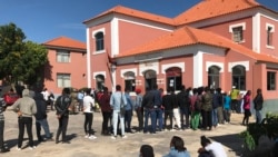 Fila para o registo eleitoral oficioso no Lubango, Huíla, Angola