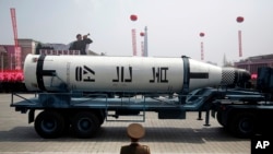 Un missile sous-marin lors du défilé militaire au Kim Il Sung Square à l’occasion du 105e anniversaire de naissance de Kim Il Sung, le fondateur du pays, à Pyongyang, Corée du Nord, 15 avril 2017.