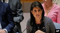 Duta Besar AS untuk PBB, Nikki Haley, berbicara dalam sidang Dewan Keamanan PBB membahas krisis etnik Rohingya di Myanmar, 28 September 2017, di markas PBB. 