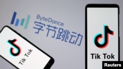 Logo Tik Tok dengan latar logo ByteDance, dalam foto ilustrasi, 27 November 2019.