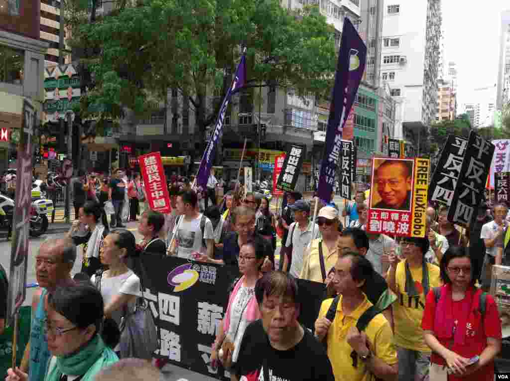 香港支联会举行年度爱国民主大游行(美国之音海彦拍摄)