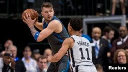 Luka Doncic, à gauche, Dallas, Texas, le 16 janvier 2019. (Jerome Miron-USA TODAY Sports)