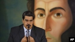 Citada por el Twitter de la cancillería rusa, la portavoz María Zajárova pidió a los políticos venezolanos y a sus colegas extranjeros “respetar la legislación de Venezuela".