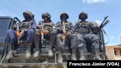Patrulha das tropas do Ruanda em Mocímboa da Praia, Cabo Delgado, Moçambique