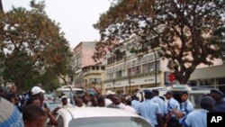 Julgamento de manifestantes retomado em Luanda