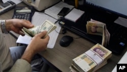 با قطع شدن خدمات سوئیفت انتقال پول به بانک ایران، ارتباط بانک های خارجی با ایران نیز قطع می شود