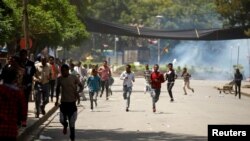 Des manifestants fuient les tirs de la police lors de Irreecha, le thanksgiving de la tribu Oromo à Bishoftu dans la région d'Oromia, Ethiopie, le 2 octobre 2016. 