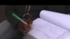Les habitants de Bukavu ont été nombreux à signer la pétition pour la création d'un tribunal international pour la RDC. (VOA/Ernest Muhero)