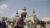 ARCHIVES - Des fidèles devant la mosquée centrale de Lagos, au Nigeria, le 16 avril 2021.