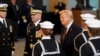 El presidente de Estados Unidos, Donald Trump, pasa revista a las tropas durante la 60.a inauguración presidencial en el Salón de la Emancipación del Capitolio de Estados Unidos en Washington, DC, Estados Unidos, el lunes 20 de enero de 2025.