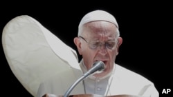 Le pape François lors d'une messe à Bari, en Italie, le 7 juillet 2018.