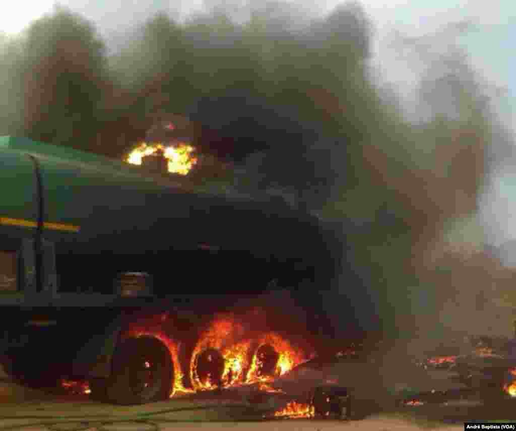 O camião explodiu em Caphiridzange, distrito de Moatize, em Tete, centro de Moçambique. Nov. 17, Moçambique