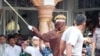 Ketahuan Berjudi 4 Warga Aceh Hadapi Hukum Cambuk