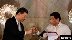 中國國家主席習近平和菲律賓總統杜特爾特在馬尼拉總統府舉行的國宴上。 （2018年11月20日）