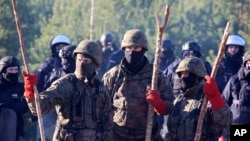 Poljska policija i granični agenti pokušavaju da spriječe hljade migranata da uđu na teritotriju EU