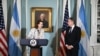 El secretario de Estado de Estados Unidos, Antony Blinken (derecha), escucha a la ministra de Relaciones Exteriores de Argentina, Diana Mondino, hablar en el Departamento de Estado en Washington, el 17 de mayo de 2024.