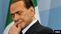 El exprimer ministro Silvio Berlusconi dijo que se trata de una condena política intolerable.